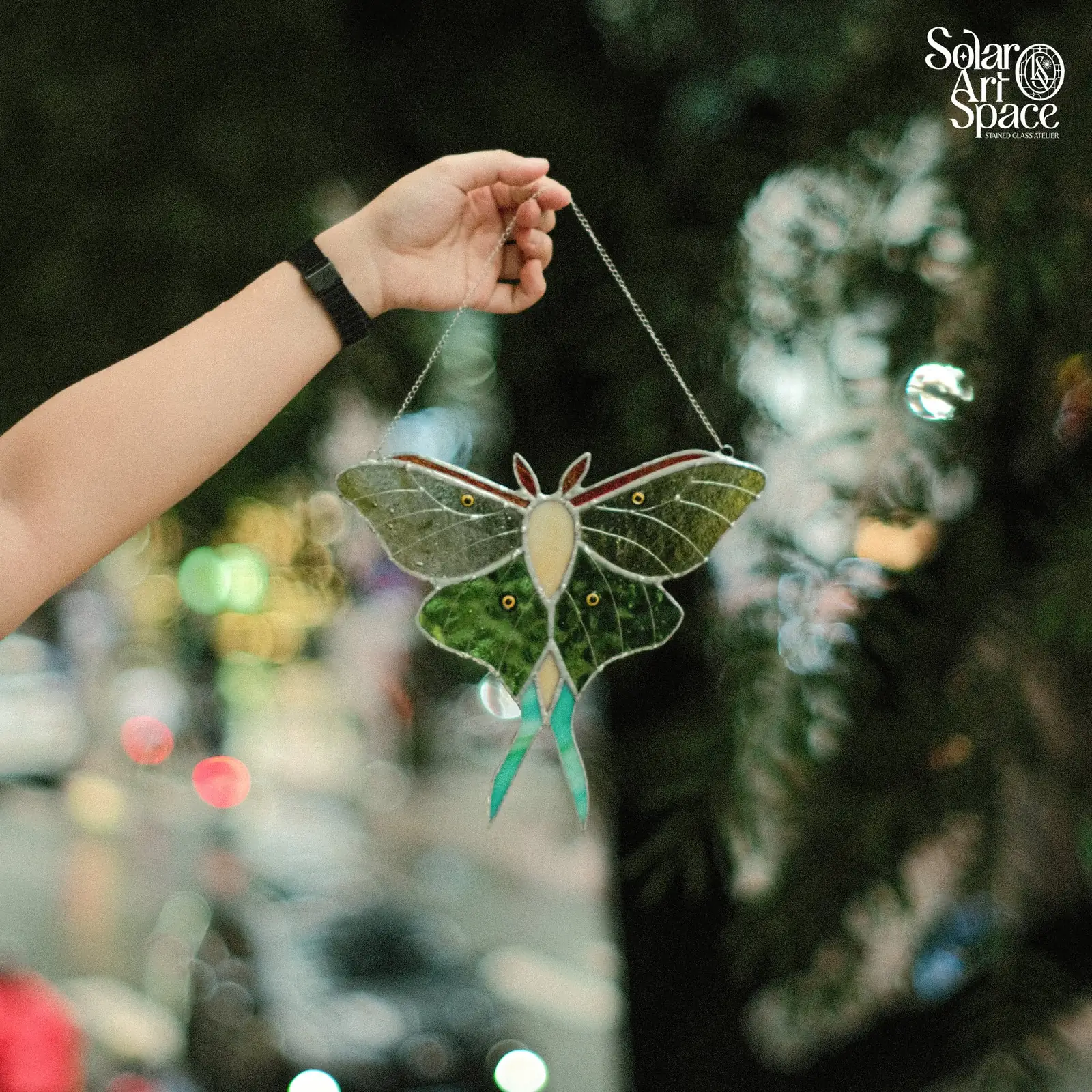 Suncatcher bướm đêm cánh xanh nhạt