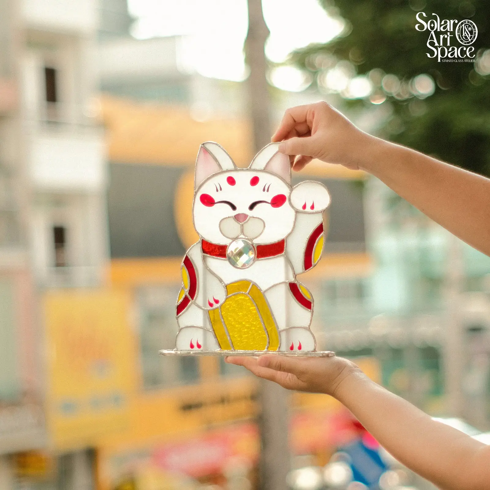 Suncatcher mèo may mắn vẫy tay